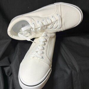 New Women's White Canvas Sneaker.  Size 9